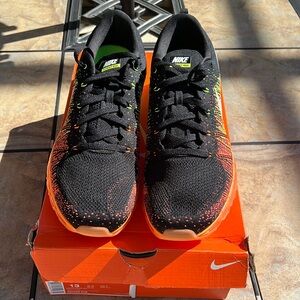DS Men’s Nike Flyknit Max size 13